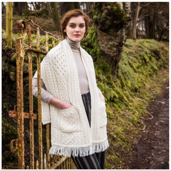 Carraigdonn Sweaters - Irish Merino Wool Pocket Shawl